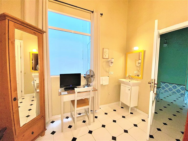 Doble económica con baño privado