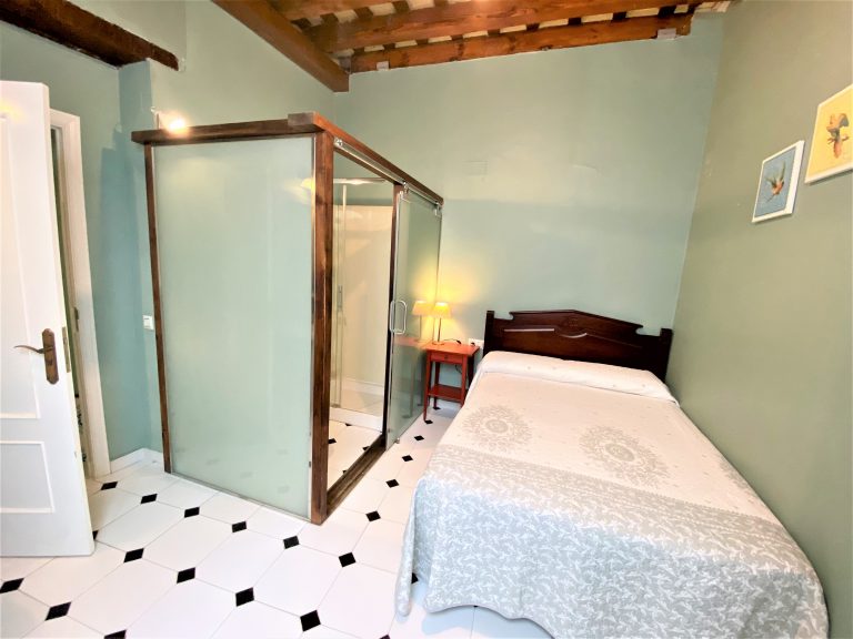 Doble económica con baño privado