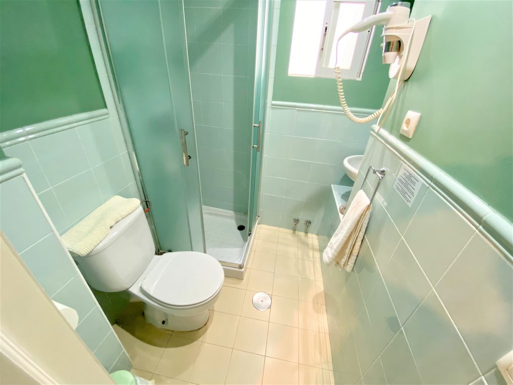 Baño en habitación familiar