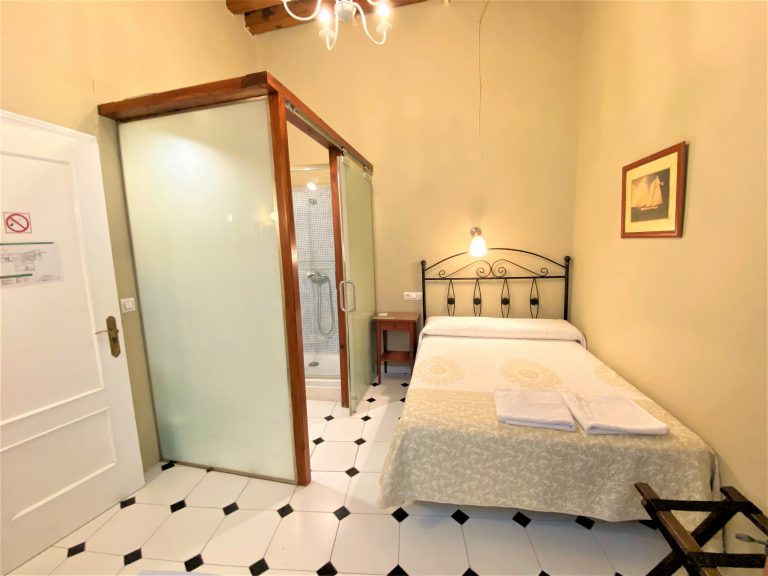 Doble económica con baño privado