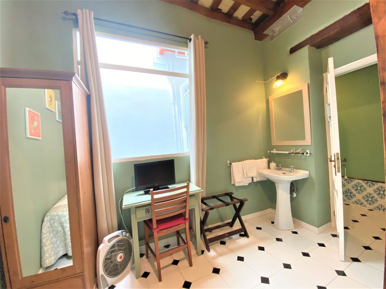 Doble económica con baño privado