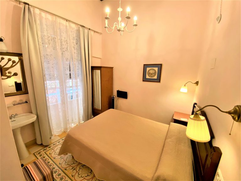 Habitación doble con cama de matrimonio